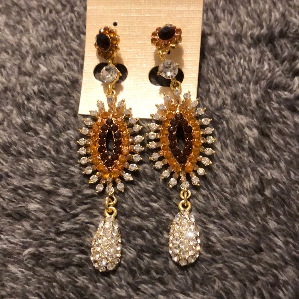 🌻 3 for 20 gold tone earrings